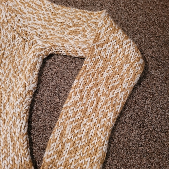 Pursuits Ltd. Ivory & Gold Soft Knit Turtle Neck Sweater - Picture 10 of 12